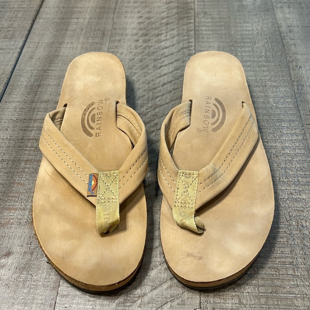 Rainbow women’s classic 1” strap sandal. Like new!